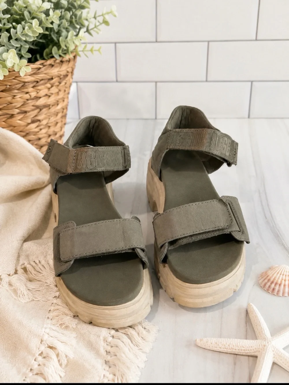 UGG THE ASHTON SANDAL CHUNKY PLATFORM LEATHER Strappy MOSS GREEN SIZE 9